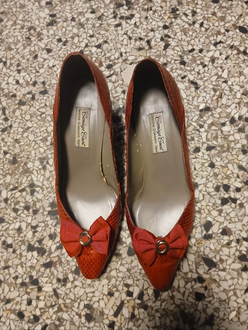 Red Snake Skin Bow Tie Kitten Heel Heels Size 8.5